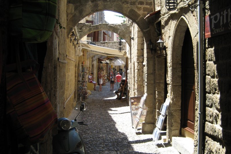 Arches and alleys, Rhodes, Greece 2008. (Foto: CC/Flickr.com | Joe Ross)
