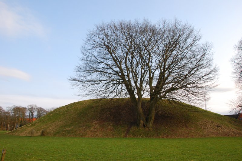 Burial mound in Jelling. (Foto: CC/Flickr.com | Peter Batty)