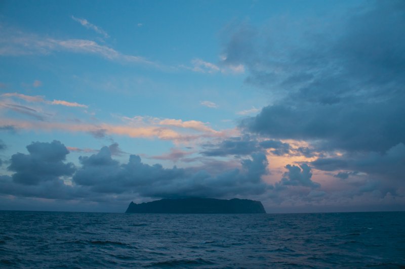 Inacessible island dawn clouds. (Foto: CC/Flickr.com | Brian Gratwicke)