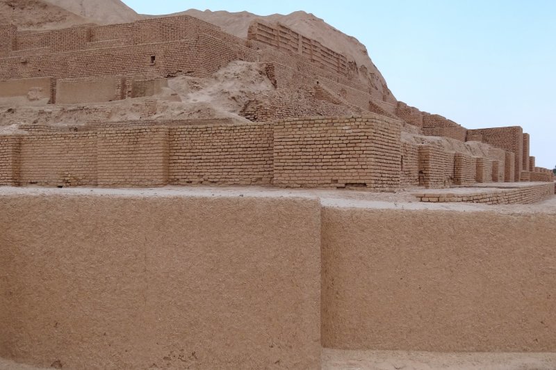 Ziggurat - Choqa Zanbil - Southwestern Iran - 01. (Foto: CC/Flickr.com | Adam Jones)