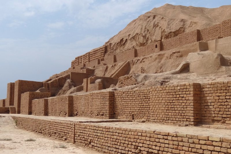 Ziggurat - Choqa Zanbil - Southwestern Iran - 02. (Foto: CC/Flickr.com | Adam Jones)