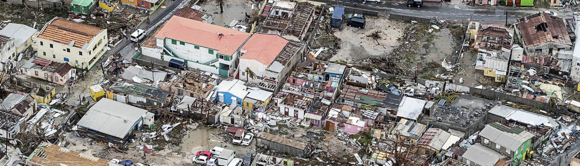 Veel schade op Sint Maarten door orkaan Irma (september 2017). (Foto: Wikimedia Commons | Ministerie van Defensie)