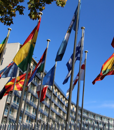 Vlaggen naast het Secretariaat van Unesco in Parijs. 