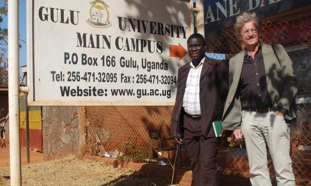 George Openjuru (l), Deputy Vice-Chancellor Gulu University en Jacques Zeelen (r), Unesco-leerstoelhouder Lifelong Learning, Youth and Work, Gulu University.