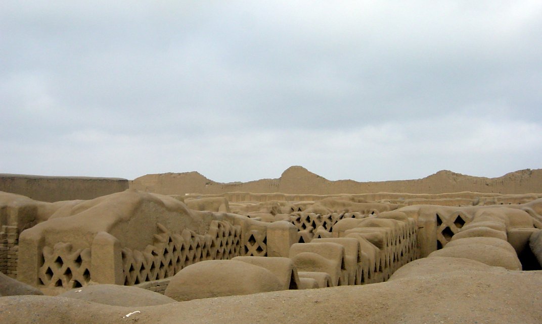 Werelderfgoedsite Chan Chan in Peru heeft ernstig te lijden onder klimaatverandering.