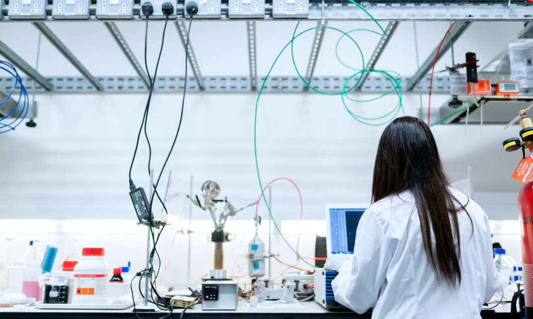 For Women in Science beurzen nu voor vrouwen in Life Sciences én STEM disciplines